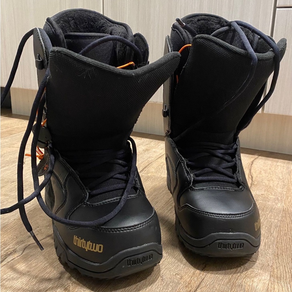 ThirtyTwo Women’s Snowboarding Boots Sz 7.5